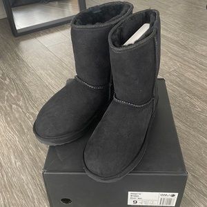 NWT Emu Shearling Boots Size 9